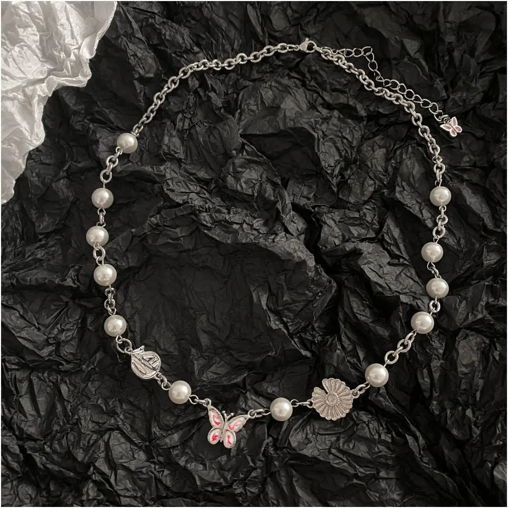 Carmen 2021 new butterfly pearl patchwork necklace female Instagram niche design internet celebrity personality collarbone chain male image 2