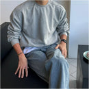 SIMPLE RETRO CREWNECK SWEATSHIRT image 4
