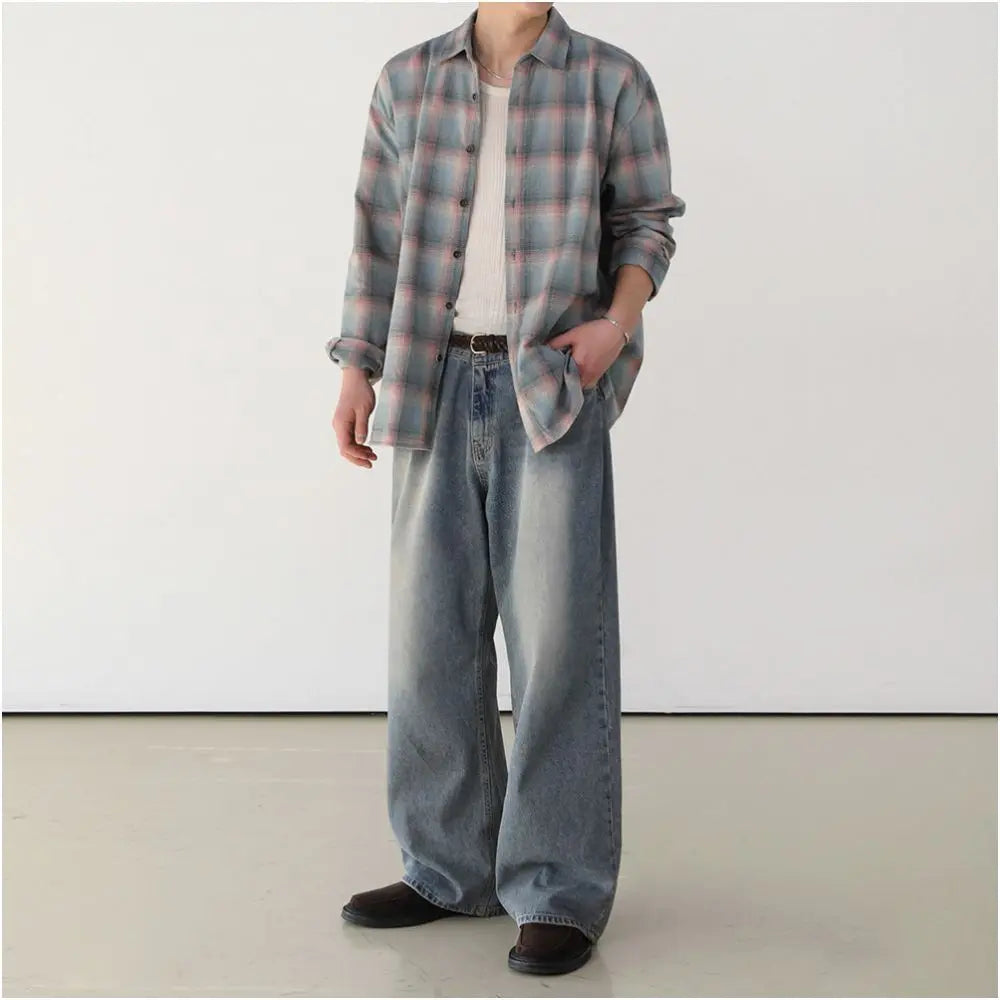 DISTRESSED WASH STRAIGHT LEG JEANS image 3