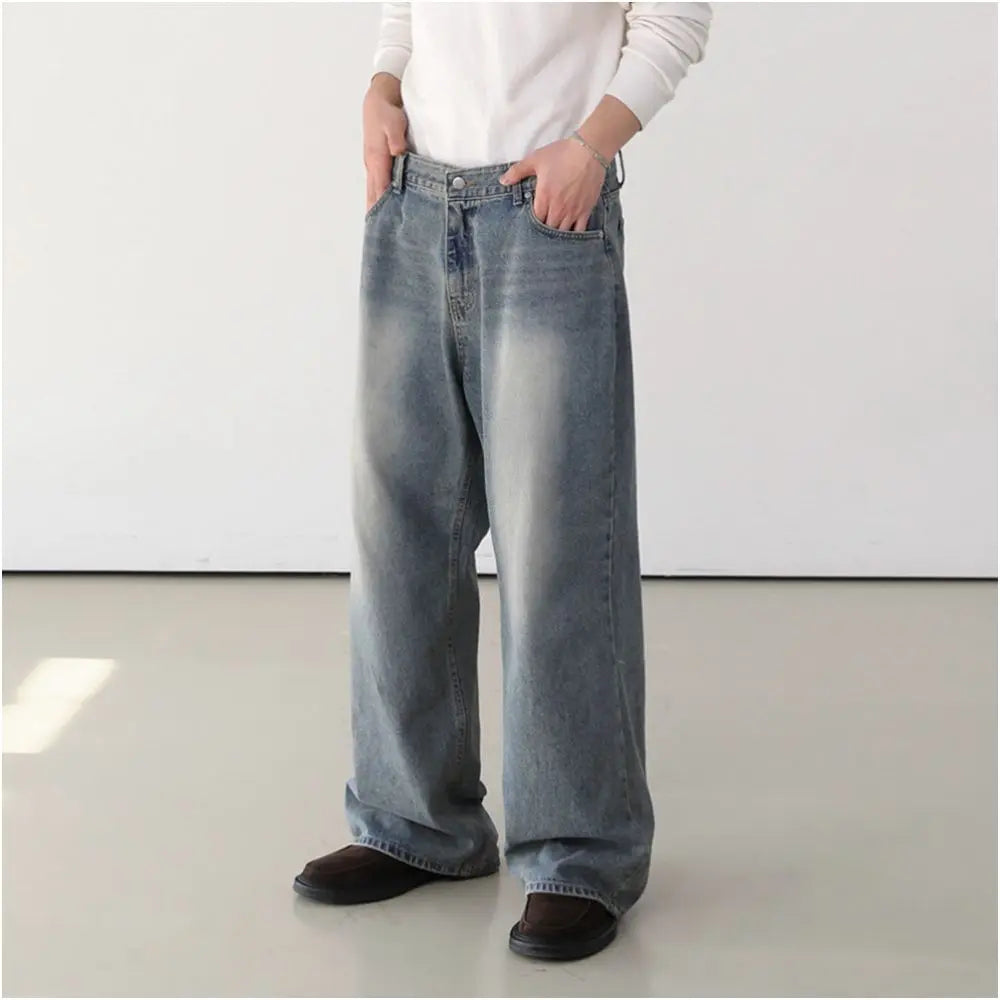 DISTRESSED WASH STRAIGHT LEG JEANS image 4