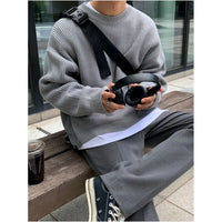 LOOSE FIT CREW NECK KNIT SWEATER